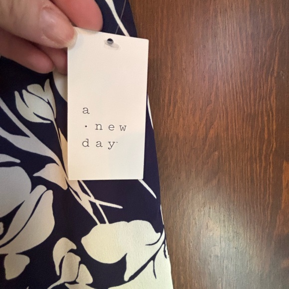 A New Day Womens Mid-Rise Pull On Satin Pants - Size Small - NWT - Picture 5 of 8